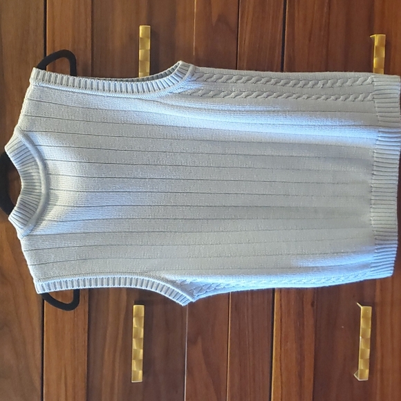 WOMEN'S MASTERS GOLF VEST - Picture 2 of 8